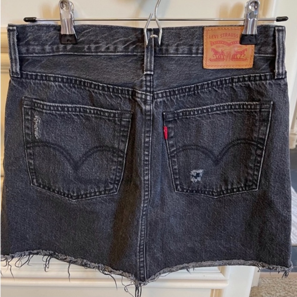 Levi’s black skirt
